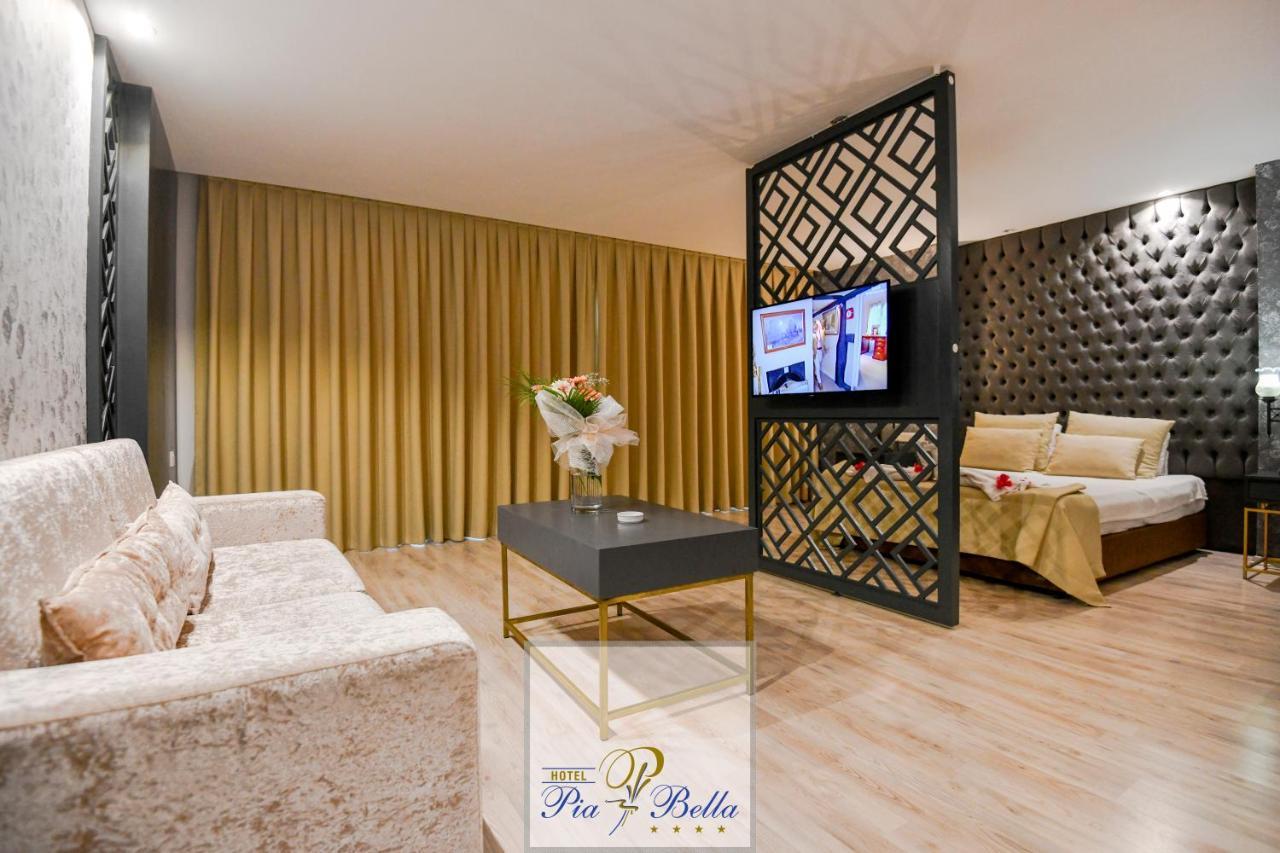 Hotel Pia Bella Кирения Екстериор снимка