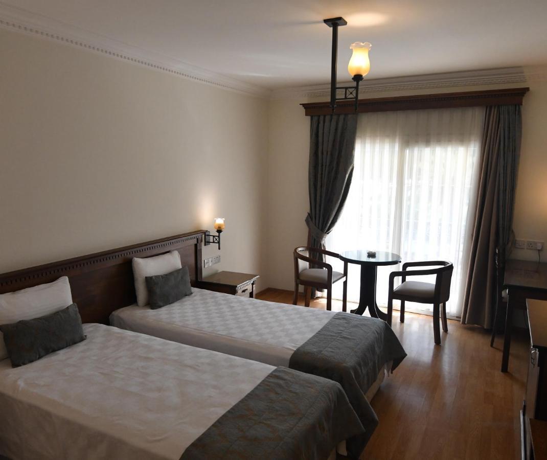 Hotel Pia Bella Кирения Екстериор снимка